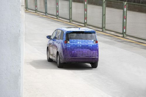 騰勢首款MPV諜照曝光，預(yù)計4月亮相北京車展